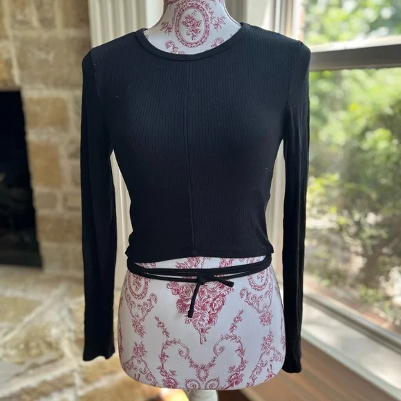 Abercrombie & Fitch Black Long Sleeve Ribbed Knit Wrap Around Tie Top - Picture 1 of 4